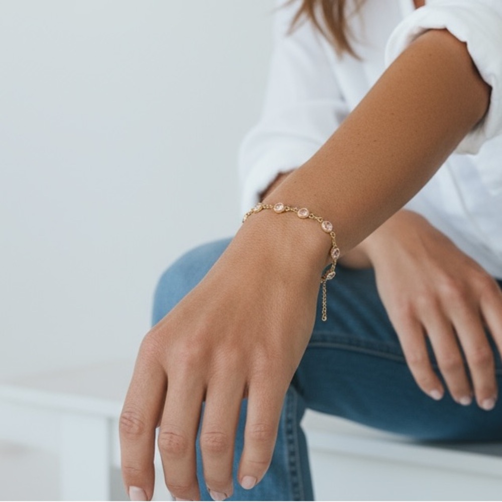 Elegant Gold toned  Bracelet for Women